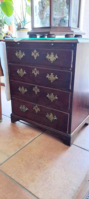 18th Century Mahogany compact gentleman`s chest with brushing slide ca 1740