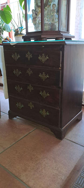 18th Century Mahogany compact gentleman`s chest with brushing slide ca 1740