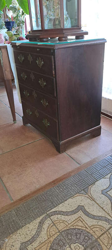 18th Century Mahogany compact gentleman`s chest with brushing slide ca 1740