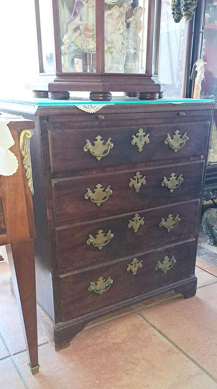 18th Century Mahogany compact gentleman`s chest with brushing slide ca 1740