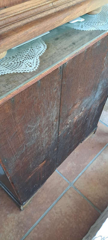18th Century Mahogany compact gentleman`s chest with brushing slide ca 1740