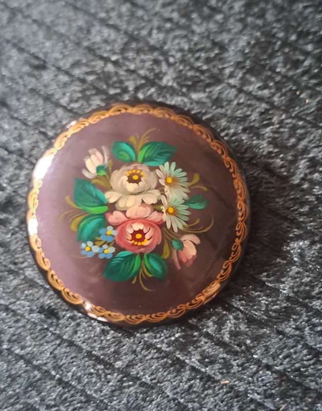 Vintage Russian hand pained and signed lacquered wood brooch BEAUTIFULL