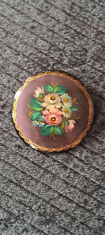 Vintage Russian hand pained and signed lacquered wood brooch BEAUTIFULL