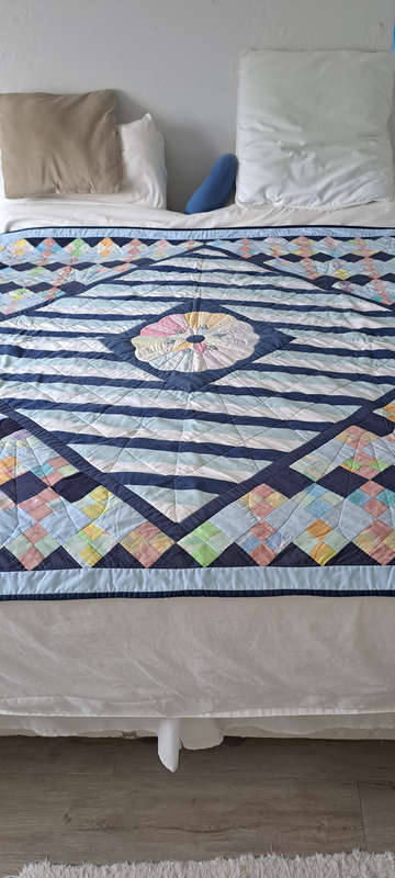 Large 174x174 reversible quilt beautiful