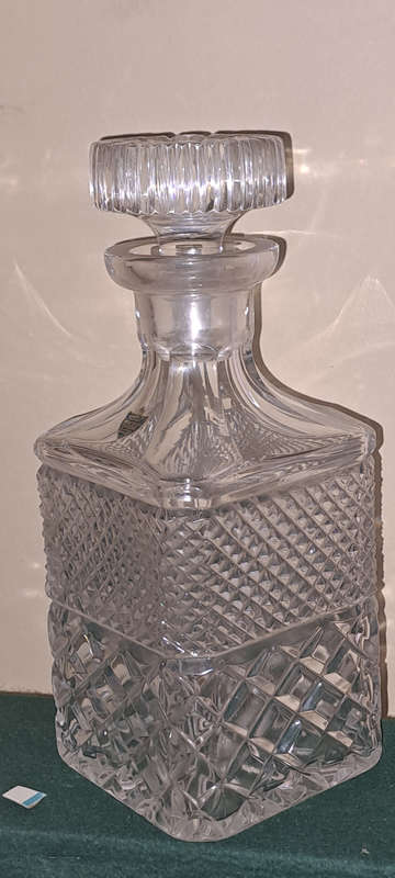 Stunning UNDAMAGED Waterford crystal spirit decanter