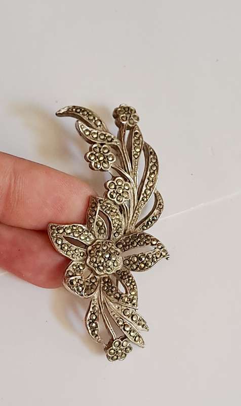 Vintage silver tone and marcasite floral spray brooch stunning