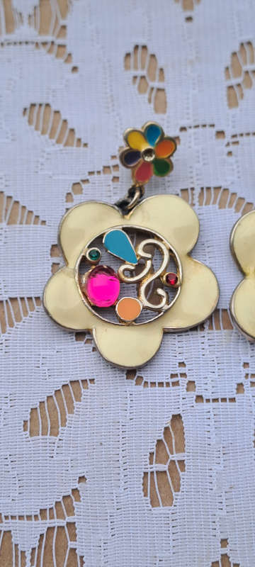 Stunning Vintage silver  toned and enamel flower earnings unusual