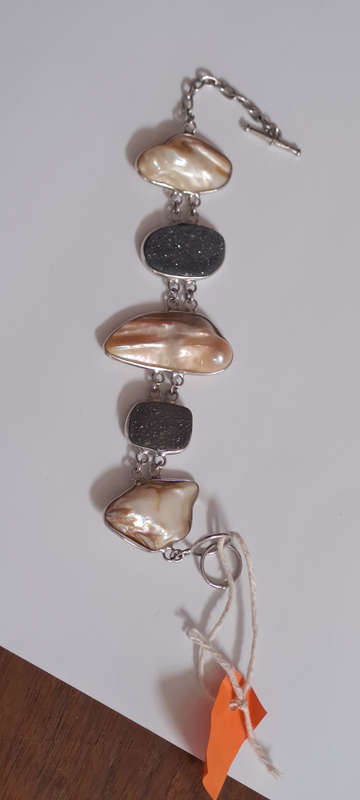 vintage stunning shell and crystal braclet