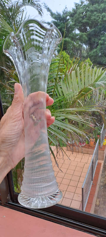 Imperial Glass swung ripple and ribbon vase beautiful