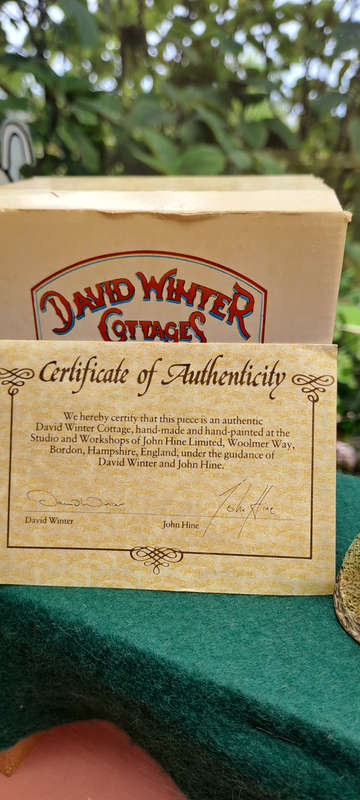 David winter  " Dover's Cottage" 1982 with certificate and original box