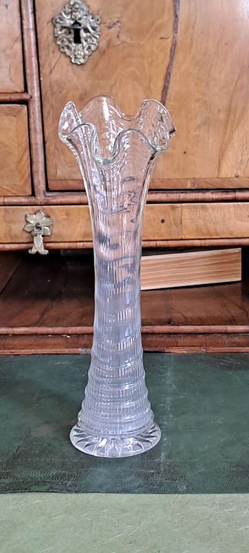 Imperial Glass swung ripple and ribbon vase beautiful