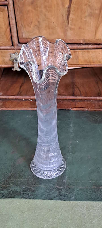 Imperial Glass swung ripple and ribbon vase beautiful