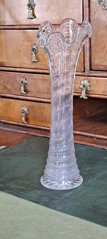 Imperial Glass swung ripple and ribbon vase beautiful