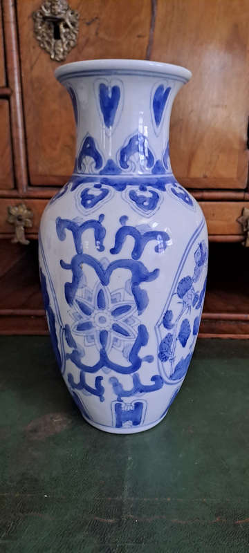 Large 26cm Chinese vase