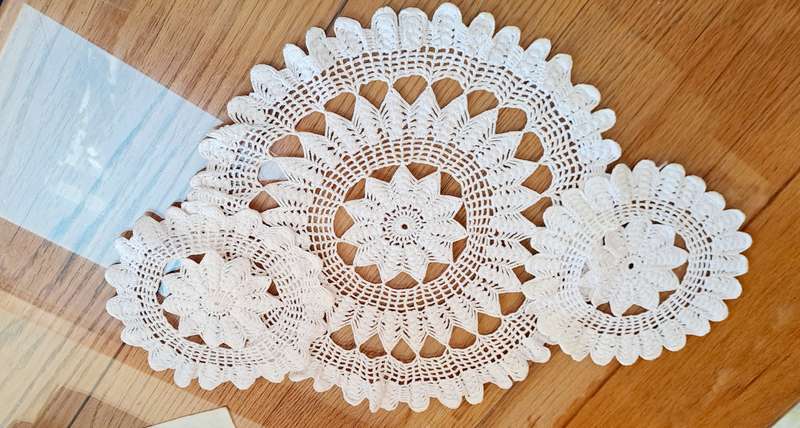 3pce beautiful hand crocheted doilies white  like new