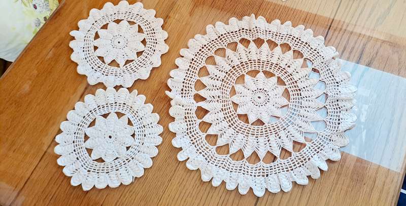 3pce beautiful hand crocheted doilies white  like new