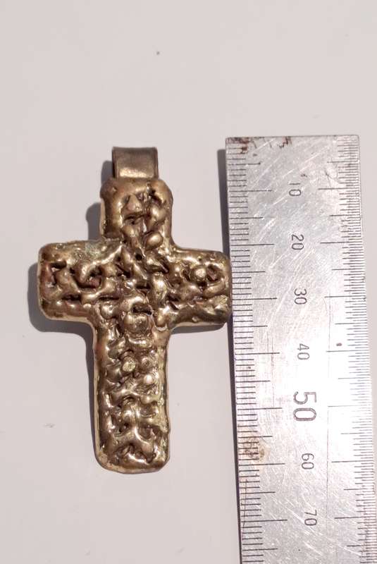 PENDANT CROSS BRASS ? very interesting