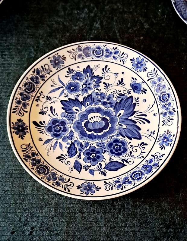 Very large Dutch  32cm hand painted blue and white platter GORGEOUS