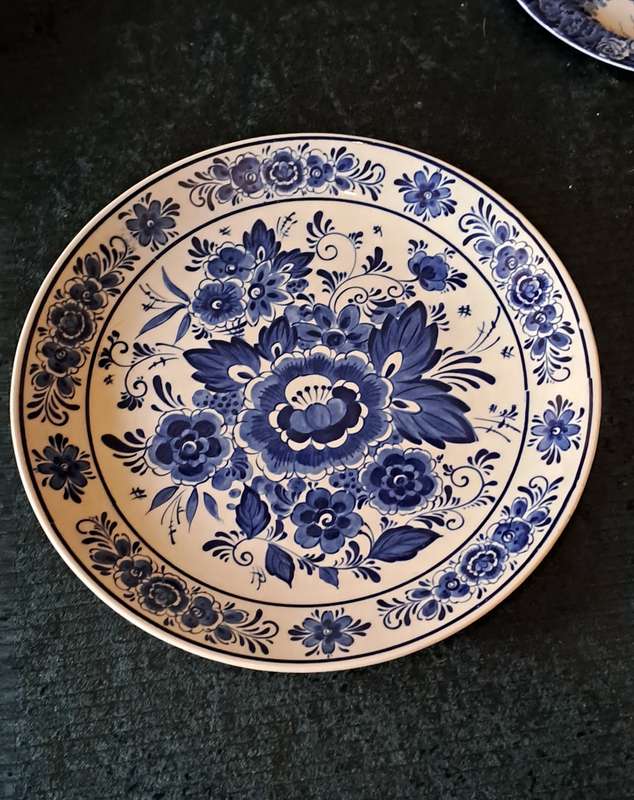 Very large Dutch  32cm hand painted blue and white platter GORGEOUS