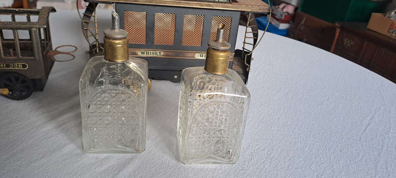 Vintage Locomotive and coach bar with 2  original decanters