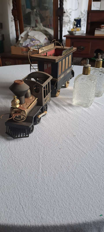 Vintage Locomotive and coach bar with 2  original decanters
