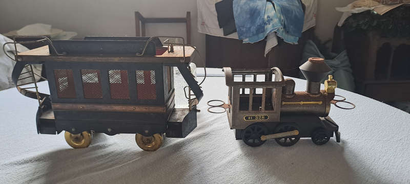 Vintage Locomotive and coach bar with 2  original decanters