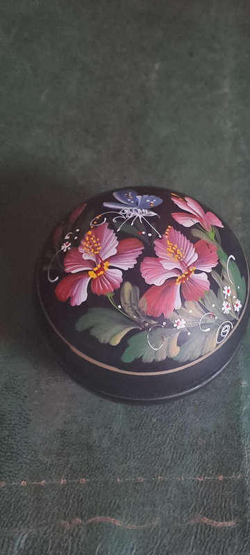 Beautiful hand painted vintage lacquered paper mache trinket box with flower inside