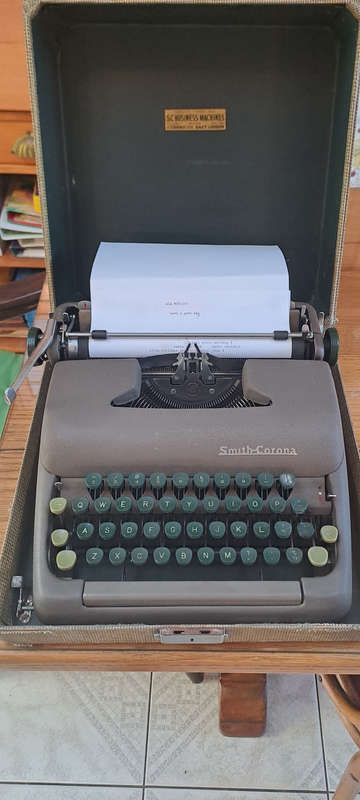 Nice condition Vintage Smith Corona silent typewriter 1950's working