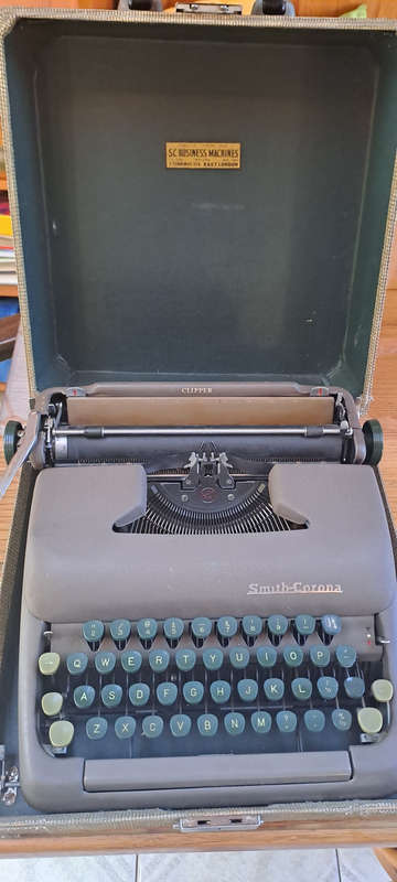 Nice condition Vintage Smith Corona silent typewriter 1950's working