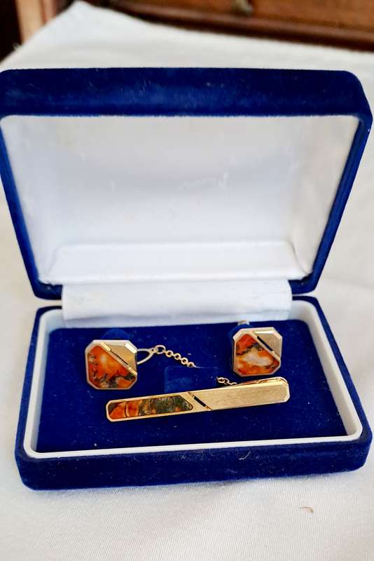 Vintage Men's cuff link and tie clip set