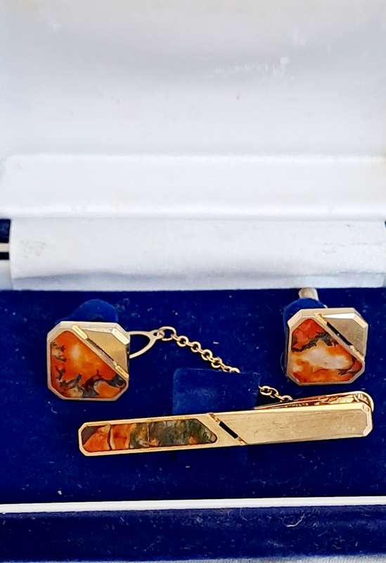 Vintage Men's cuff link and tie clip set