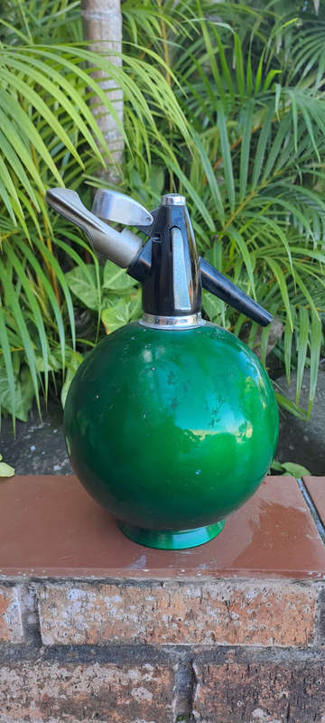 Vintage globe master soda syphon/ siphon green ball 1960/70's
