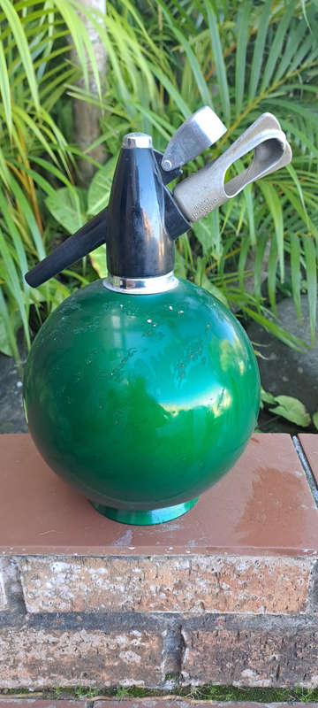 Vintage globe master soda syphon/ siphon green ball 1960/70's