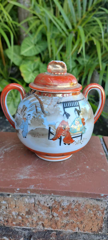 Kutani ware Japan fine white porcelain sugar pot and tea pot