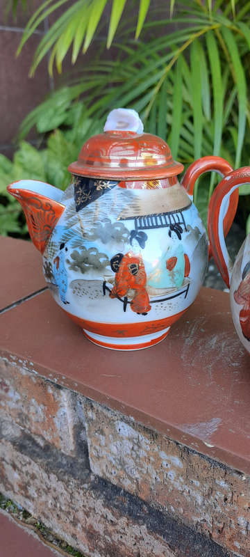 Kutani ware Japan fine white porcelain sugar pot and tea pot