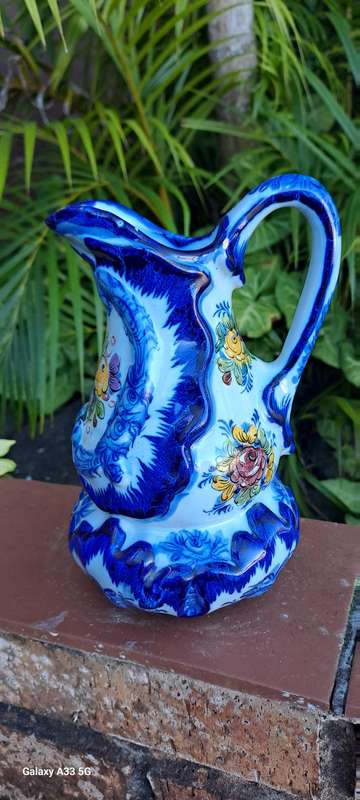 Beautiful  Portuguese decorative Jug  Vestal Alcubaca