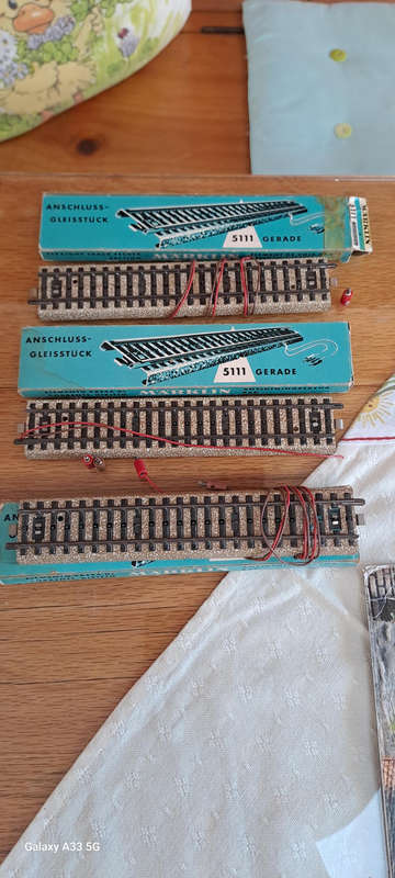 Märklin Ho boxed 5111 straight track feeder section each