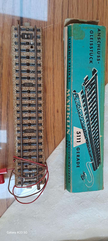 Märklin Ho boxed 5111 straight track feeder section each