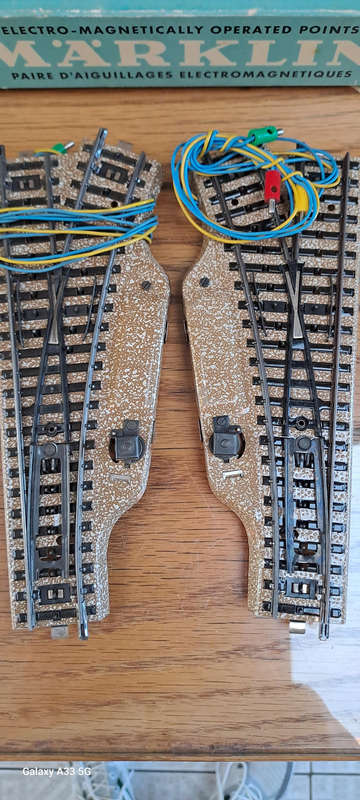 Märklin Ho boxed like  new 5202 electric turn outs L&R IOP