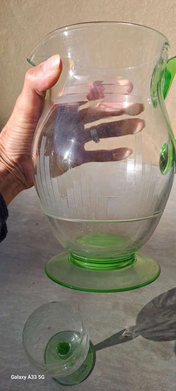 Art Deco green glass jug and 2 glasses
