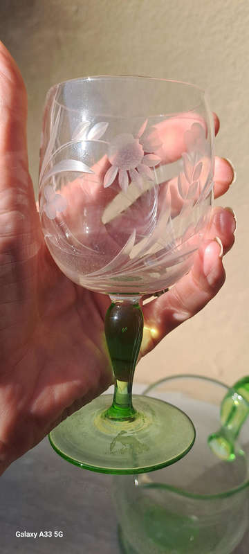 Art Deco green glass jug and 2 glasses