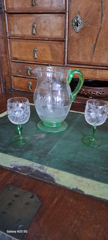 Art Deco green glass jug and 2 glasses