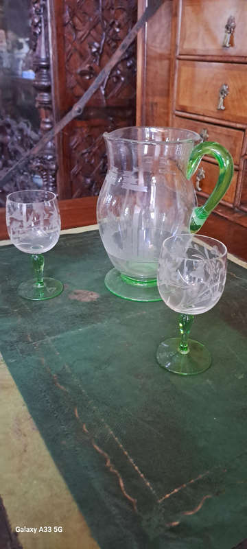 Art Deco green glass jug and 2 glasses