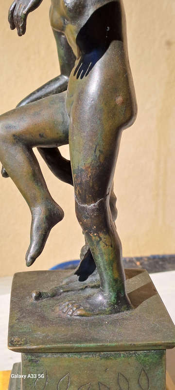 Bronze Venerina leaning against an amphora Neoclassical Period