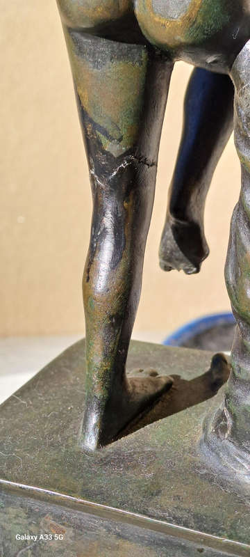Bronze Venerina leaning against an amphora Neoclassical Period