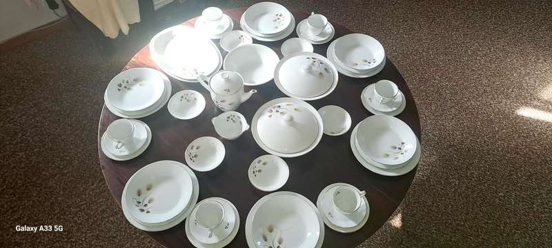 Spanish Pontesa 53pce dinner service complete