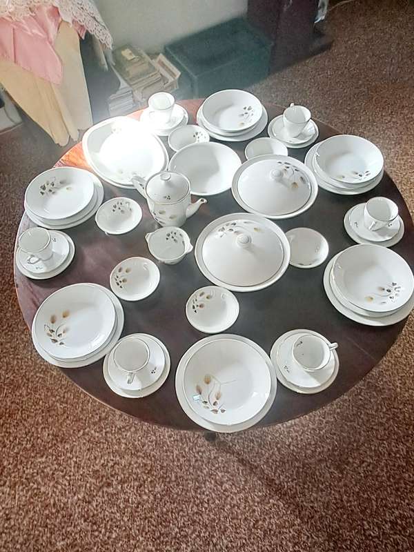 Spanish Pontesa 53pce dinner service complete