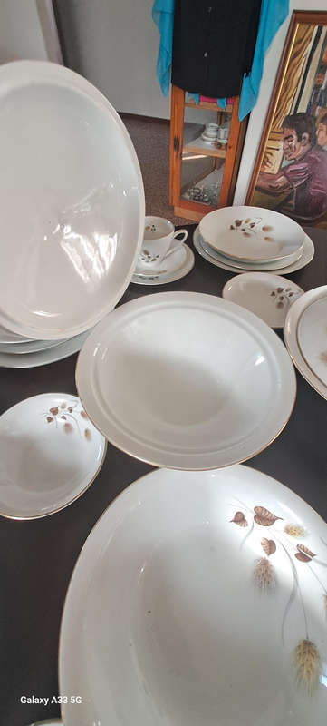 Spanish Pontesa 53pce dinner service complete