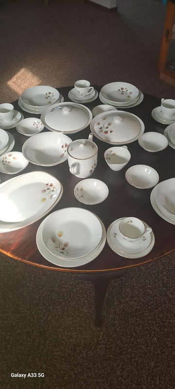 Spanish Pontesa 53pce dinner service complete