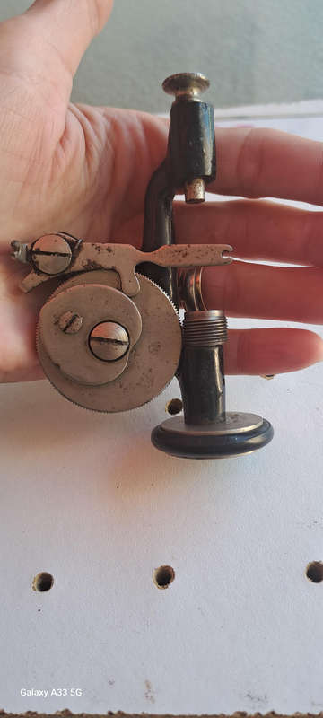 Vintage Singer 27 bobbin  spinner